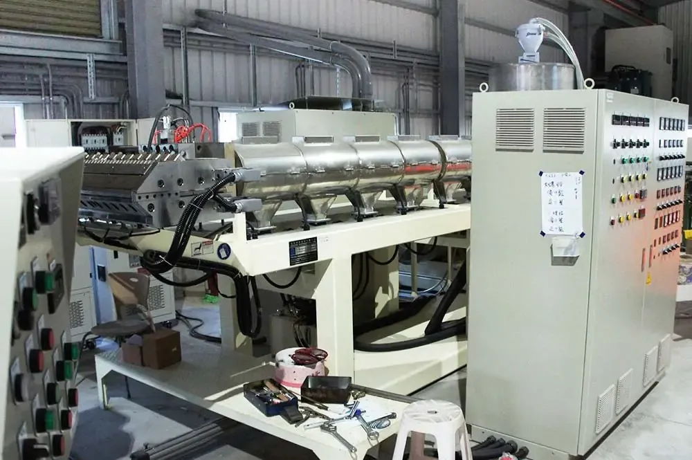 Extrusion Molding Line 02