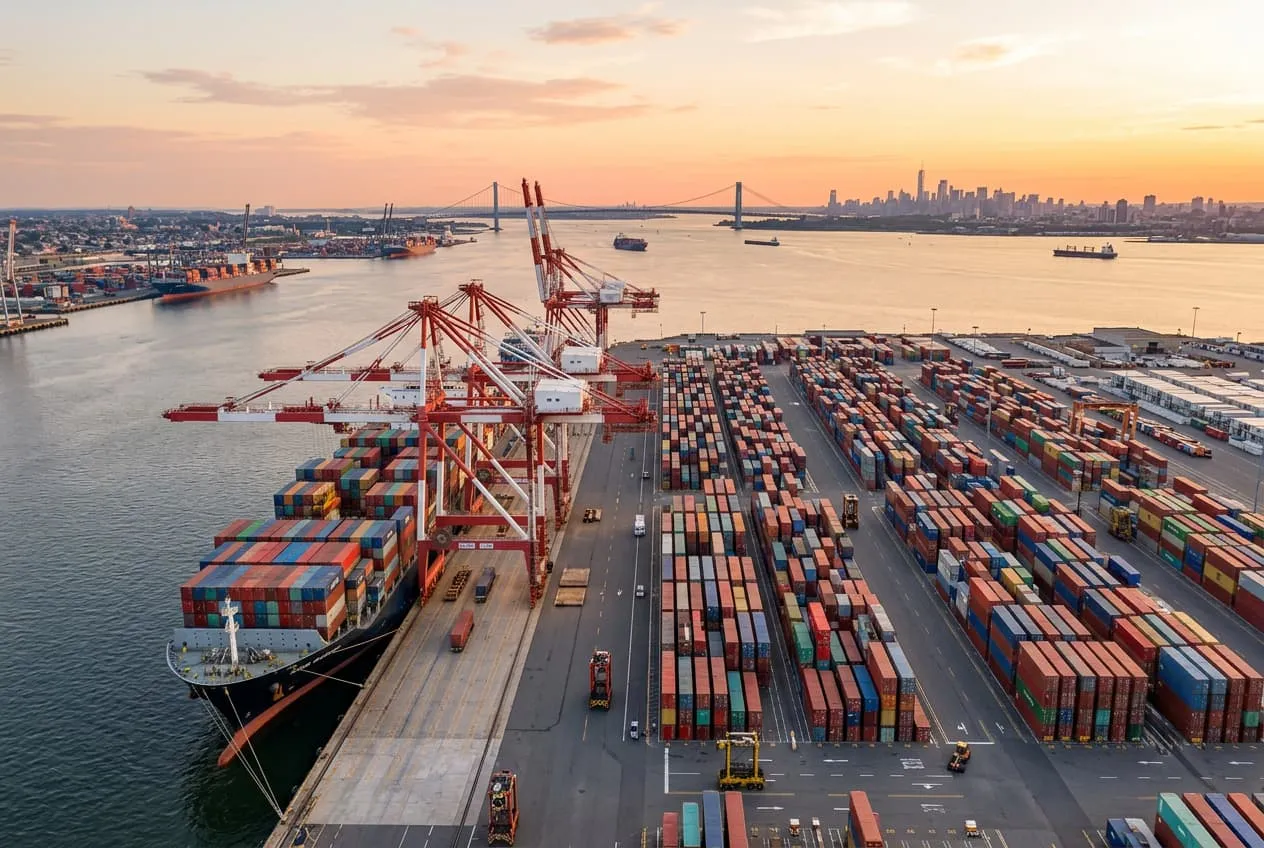 FOB vs CIF: A Furniture Importer's Guide to Shipping Terms